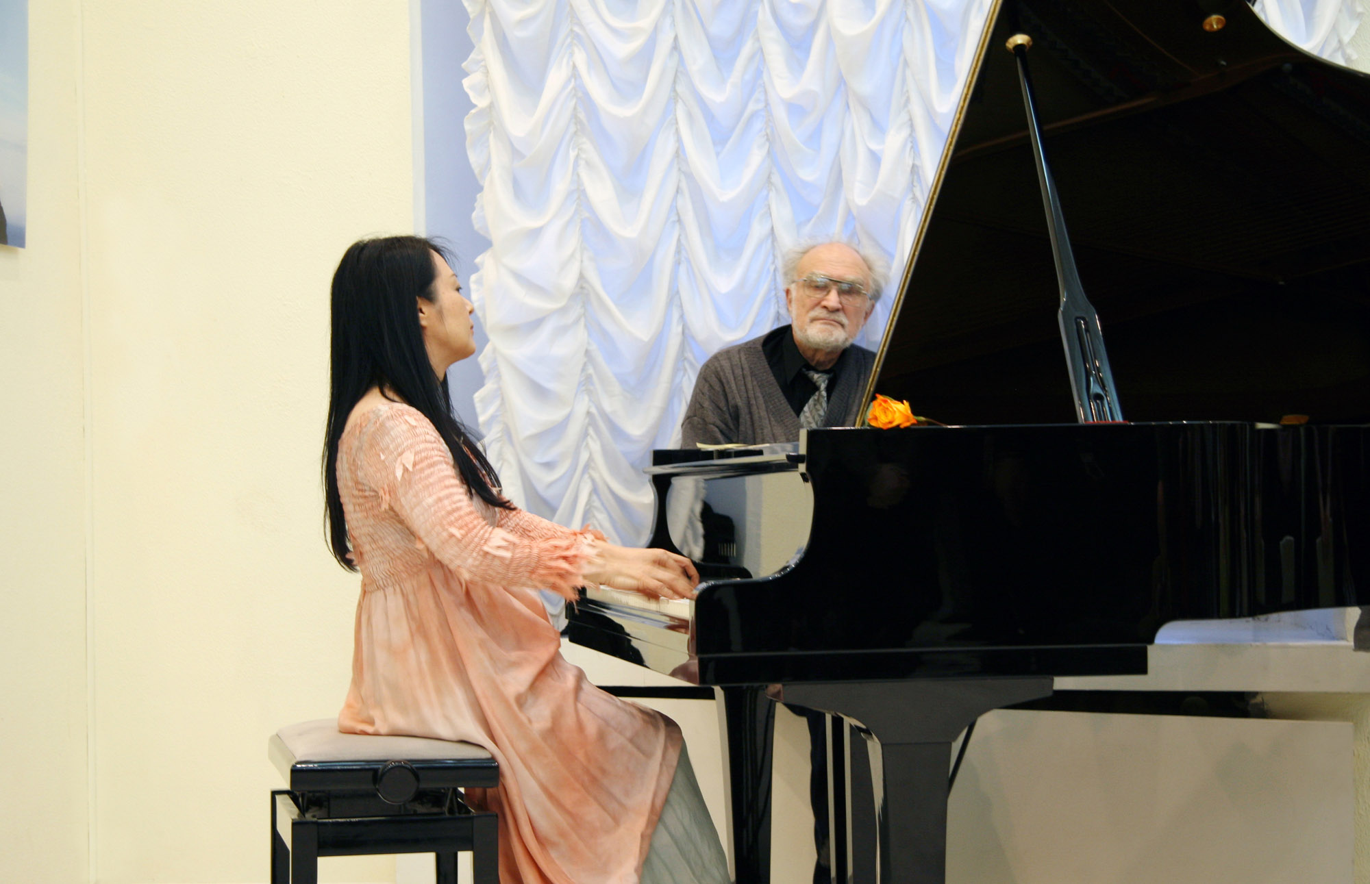 44. Выступление художницы и музыканта из Японии Наоми Маки