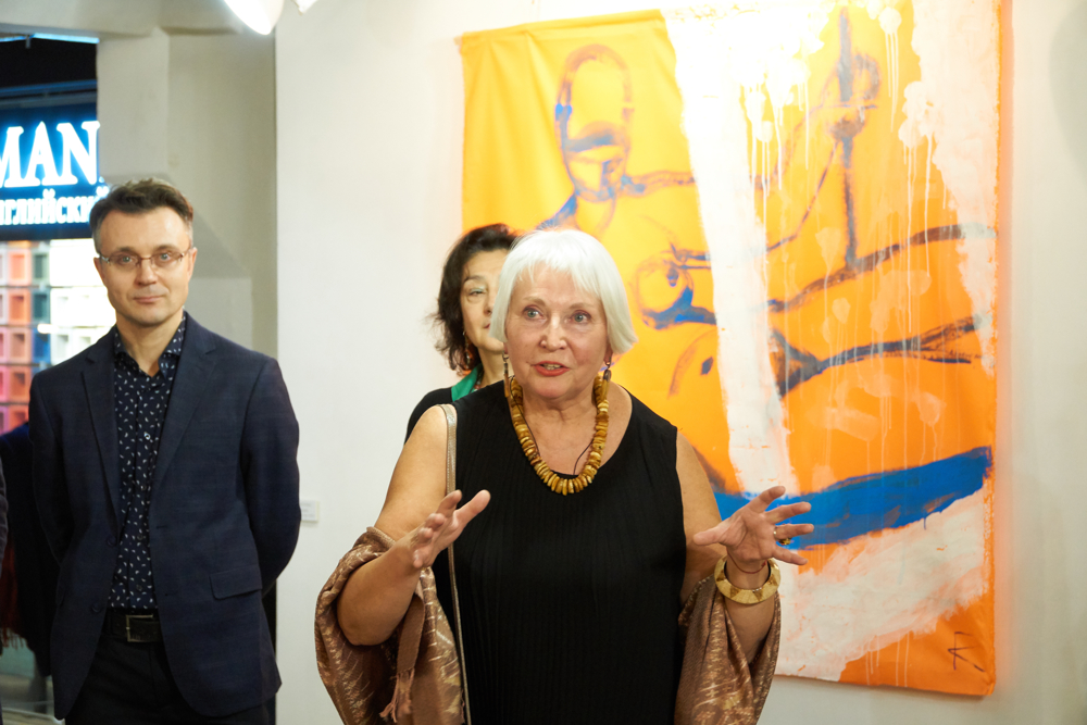 Открытие выставки EAST MEETS WEST GALLERY 